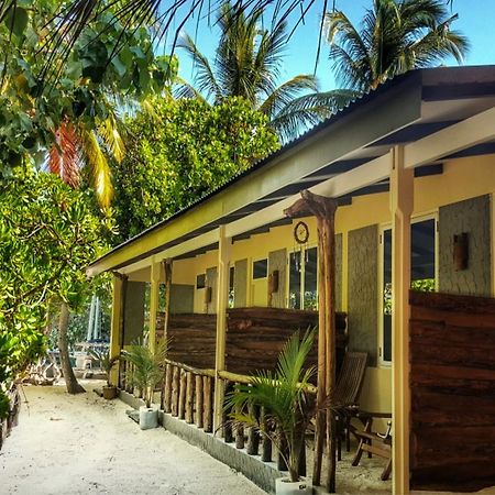 Rasdhoo Island Inn Beachfront Exterior photo